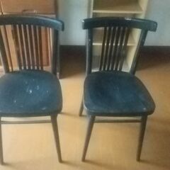 椅子 2個の画像