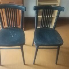 椅子 2個の画像