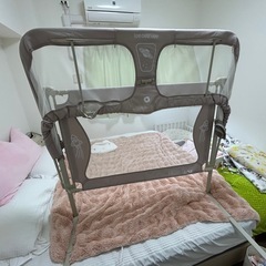 ベビーベッドガード／ベッドフェンス（差し込み式・メッシュ）の画像