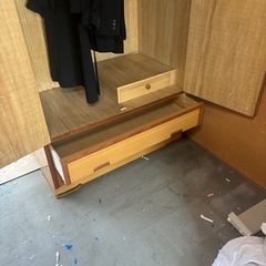 ハンガーパイプ付き洋服収納キャビネット⑦の画像