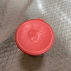 倒れてもこぼれない水筒の画像