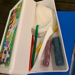 粘土/粘土板/絵の具ケース/鉛筆などの画像