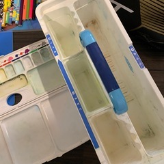 粘土/粘土板/絵の具ケース/鉛筆などの画像