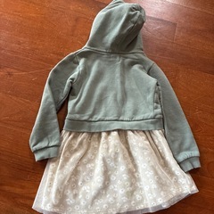 花柄パーカー✴︎120cmの画像