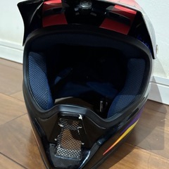 YAMAHAのオフロード用ヘルメット（Mサイズ）の画像