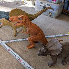 恐竜のおもちゃ４体の画像