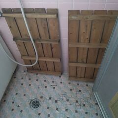 木材丸型四角棚風呂場木材の画像