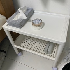 白いラックの画像