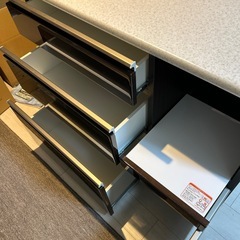 綺麗め。キッチンカウンター　
食器棚　の画像