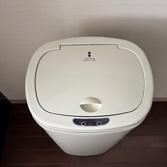 センサー式ゴミ箱の画像