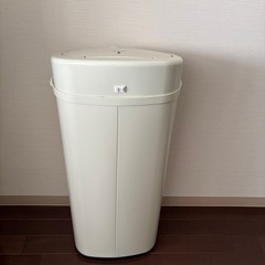 センサー式ゴミ箱の画像