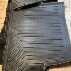 NV350キャラバンセカンドフロアーマットと荷室ゴムマットの画像