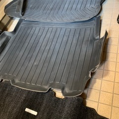 NV350キャラバンセカンドフロアーマットと荷室ゴムマットの画像