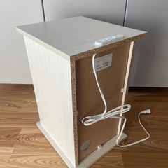 サイドテーブル　サイドボード　ナイトテーブル
の画像