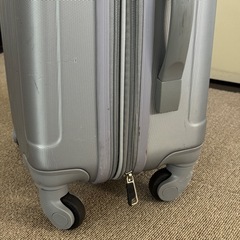 【無料／1/1〜1/2　引き取り限定】キャリーケース SSサイズ（機内持ち込み可）使用感あり・破損なし の画像