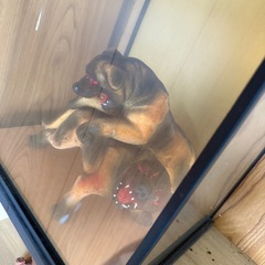 犬の置物ケース付の画像