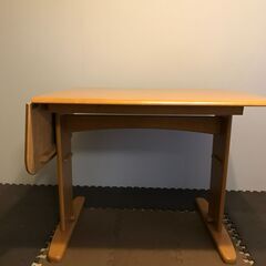 ダイニングテーブル中古品2～4人用テーブルのみの画像