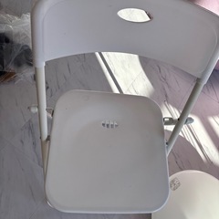 折りたたみ椅子💺&電気💡の画像