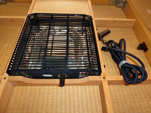 省エネ暖房　/　腰痛無縁　こたつテーブルセット　/　回転いす２脚付き　/　テーブル高65cm　