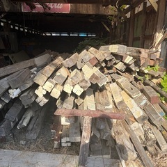 【終了予定】無料で譲ります。角材・ベニヤ板の画像
