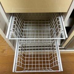 スライド式　食器棚 ベージュ ホワイトの画像