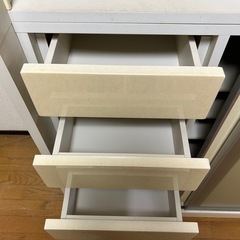 スライド式　食器棚 ベージュ ホワイトの画像