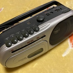 ラジカセ、カセットテープラジオ、CDの画像