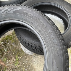 NOKIAN TYRES HAKKAPELIITTA R3 SUV スタッドレスタイヤ　225/60R18の画像