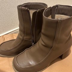 ブラウンブーツの画像