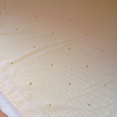 【超美品】ニトリ約8,000円→5,500円🌟低反発で、エアヴィーヴみたいな寝心地です。・メーカー：ニトリ ・品名：低反発マットレス トッパー ・型番：MF6 S M2302 ・サイズ：シングル（幅97×奥行197×高さ4cm） ・素材：ウレタンフォーム ・重量：約3.8kgの画像