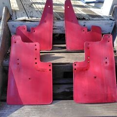 デリカD5　純正マッドフラップ　赤の画像