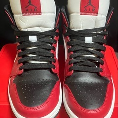 NIKE エアジョーダン 1 MID CHICAGO BLACK TOE シカゴの画像