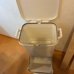 2段ゴミ箱の画像