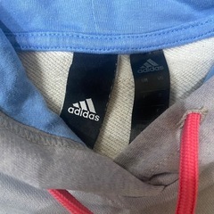 adidas パーカーの画像