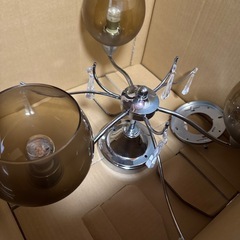 IDC大塚家具のシャンデリア　スモークガラス シャンデリア　イタリア製の画像