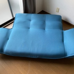 青いソファー
の画像