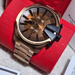 DIESEL DZ4697 ブラック ゴールド 腕時計の画像