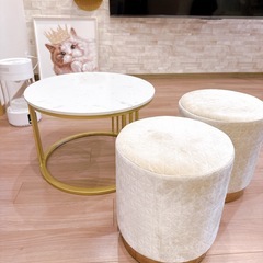 大理石風テーブル＆フランフランスツールの画像