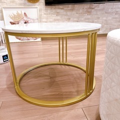 大理石風テーブル＆フランフランスツールの画像