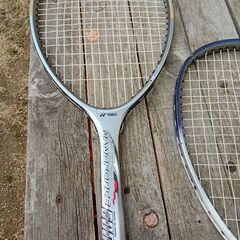 ヨネックスラケット２本とカバーの画像