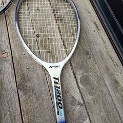 ヨネックスラケット２本とカバーの画像