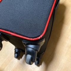 赤黒オシャレミニスーツケースの画像