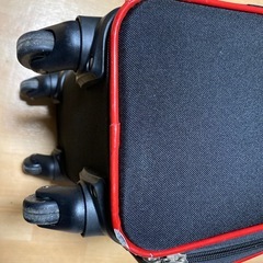 赤黒オシャレミニスーツケースの画像