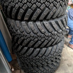 ☃️12.5/70-16☃️スパイク☃️重機☃️スノータイヤ☃️4本☃️
の画像