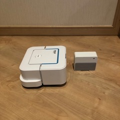 iRobot Braava jet 240 本体と付属品の画像