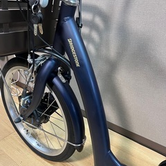 ほぼ新品✨ 2022年新品購入のブリヂストン電動三輪自転車、バッテリーB400（14.3～14.6Ah相当）の画像