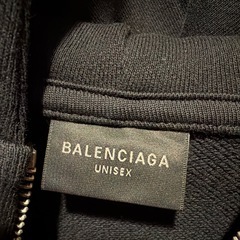 BALENCIAGA ブラック ジップアップパーカーの画像