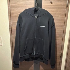 BALENCIAGA ブラック ジップアップパーカーの画像