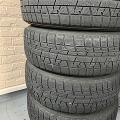 プリウス50のスタッドレスタイヤ、アルミホイール付の画像