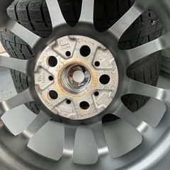 プリウス50のスタッドレスタイヤ、アルミホイール付の画像